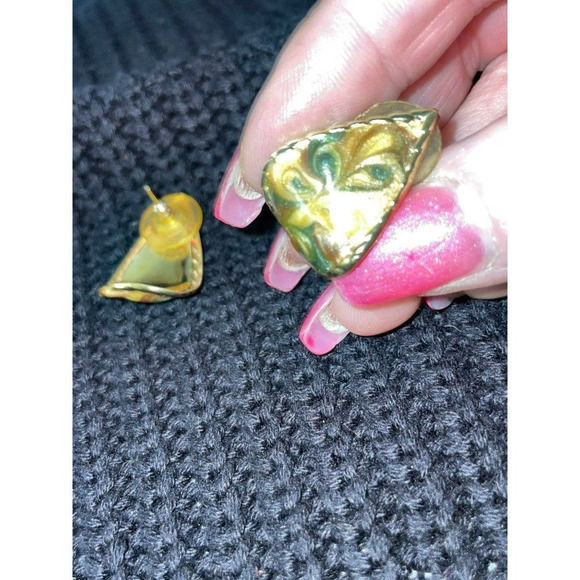 VINTAGE 80's Swirled Green Pink Gold Tone Tear Drop Earrings - Picture 3 of 6